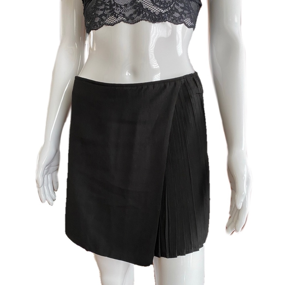 Mall goth lolita emo dark academia black crepe pleated school girl mini skirt